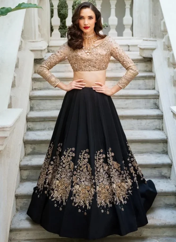 black walima lehenga choli with oversized gold bouquets 06 Black Walima Lehenga Choli with Oversized Gold Bouquets Video
